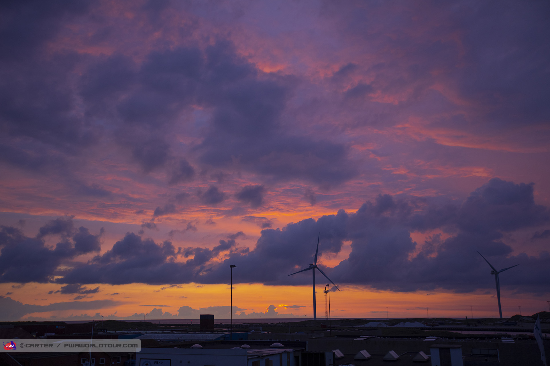 Red sky at night