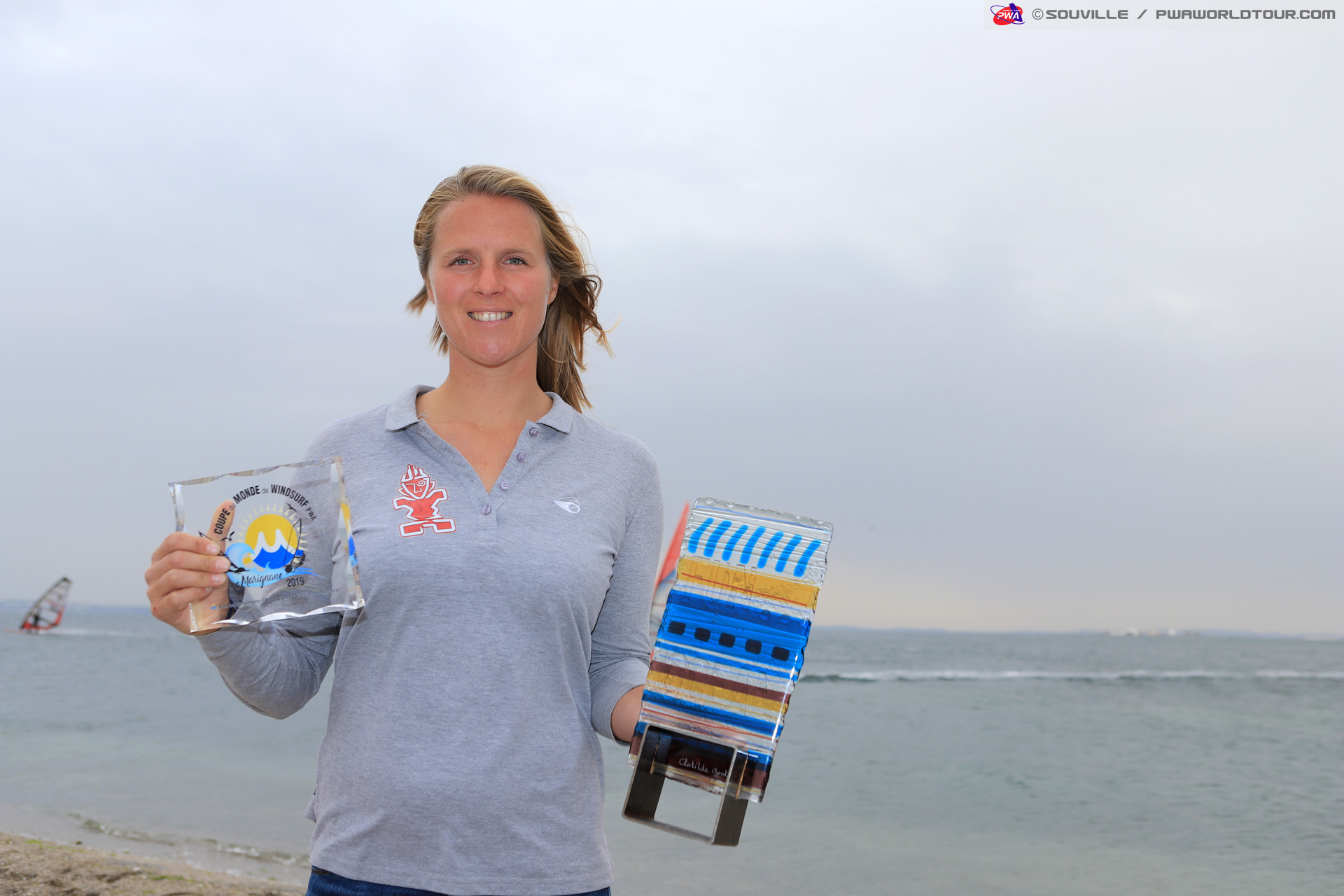 Podiums cousin delphine