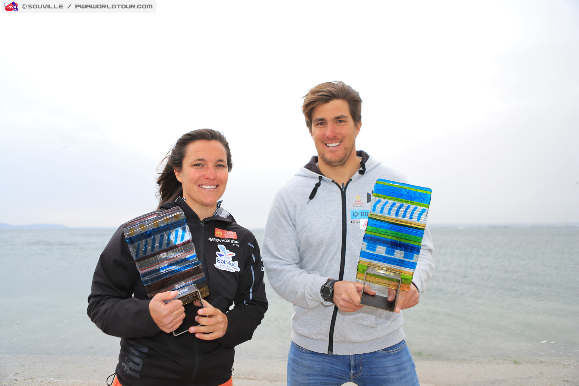 Podiums mortefon brother sister