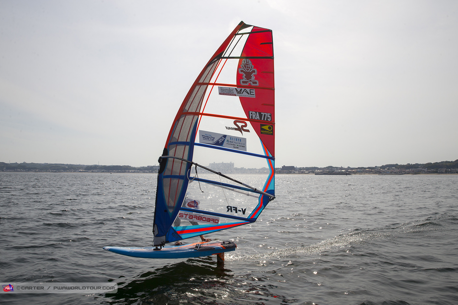 Delphine Cousin foil action