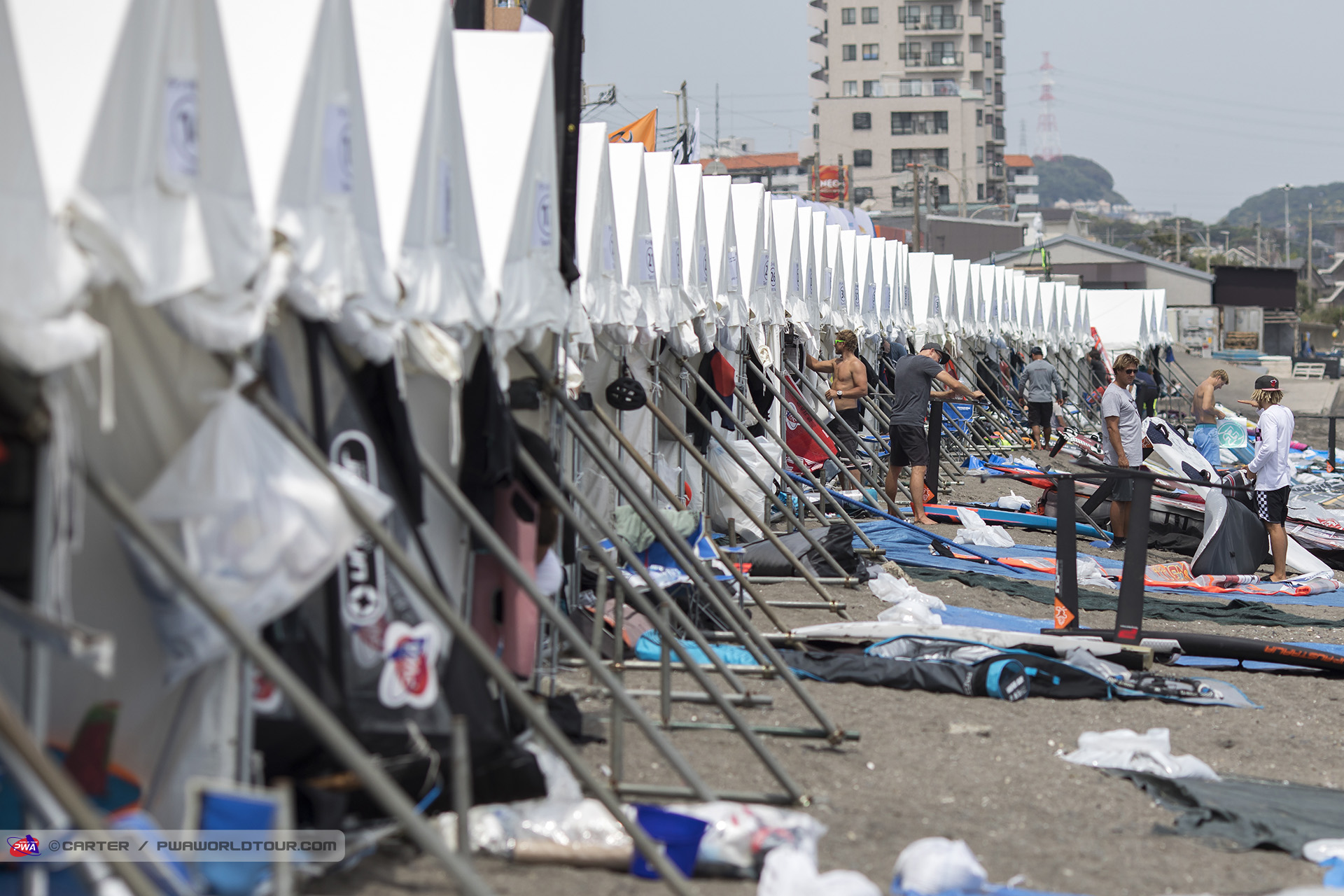 Rigging tents