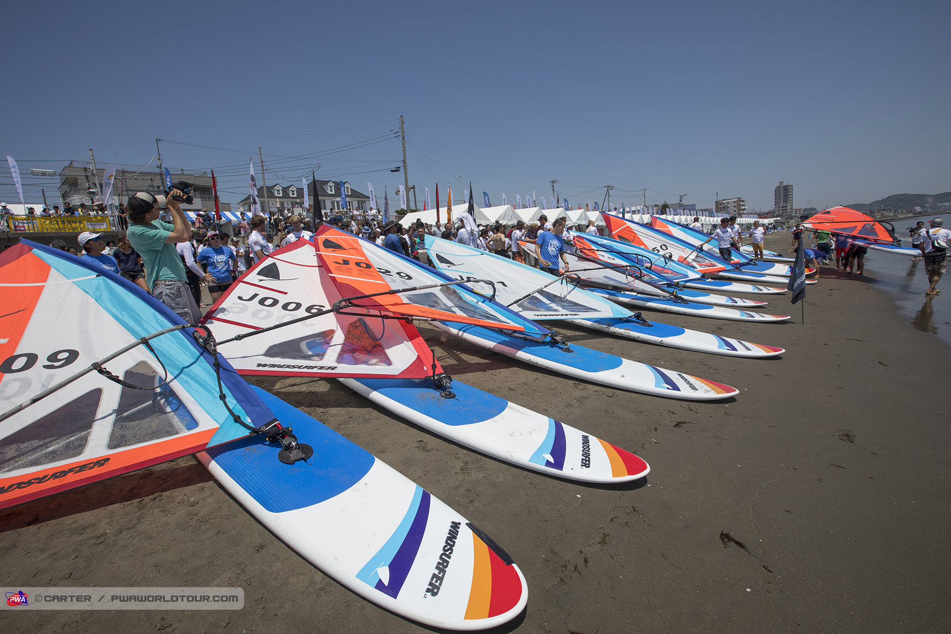Windsurfers fun race