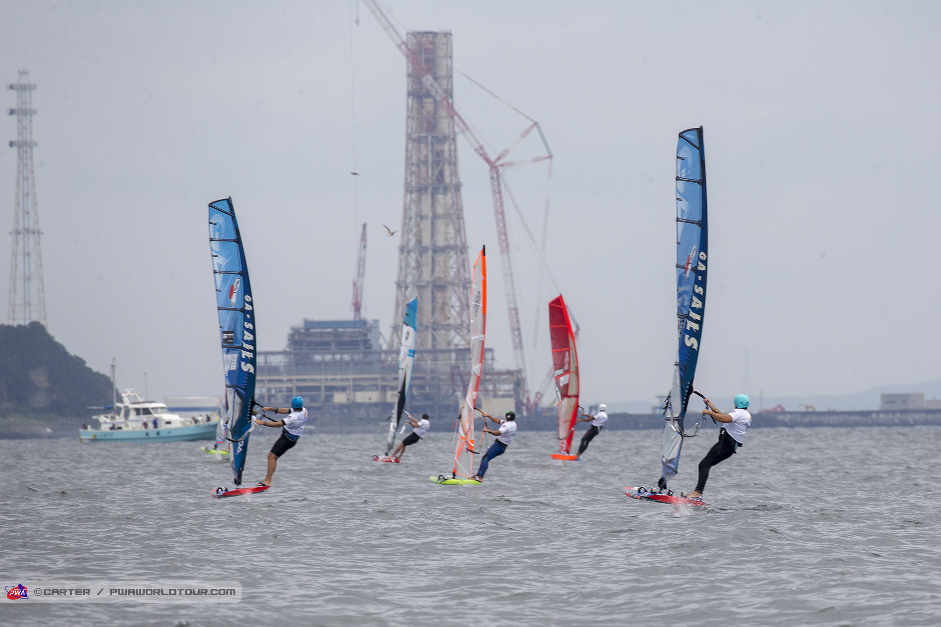 Light wind foiling