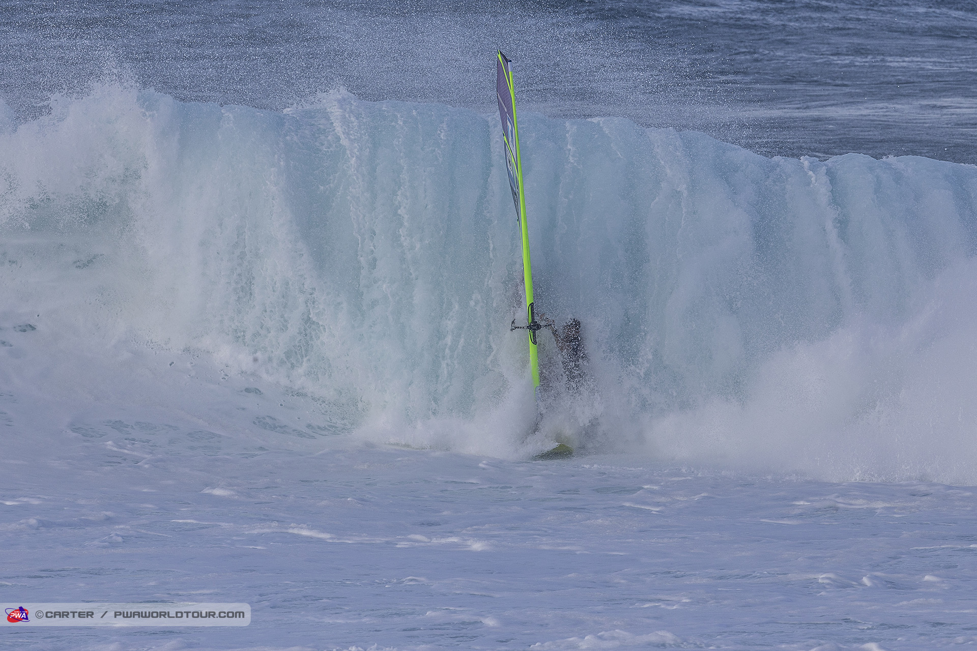 Ricardo hangs on
