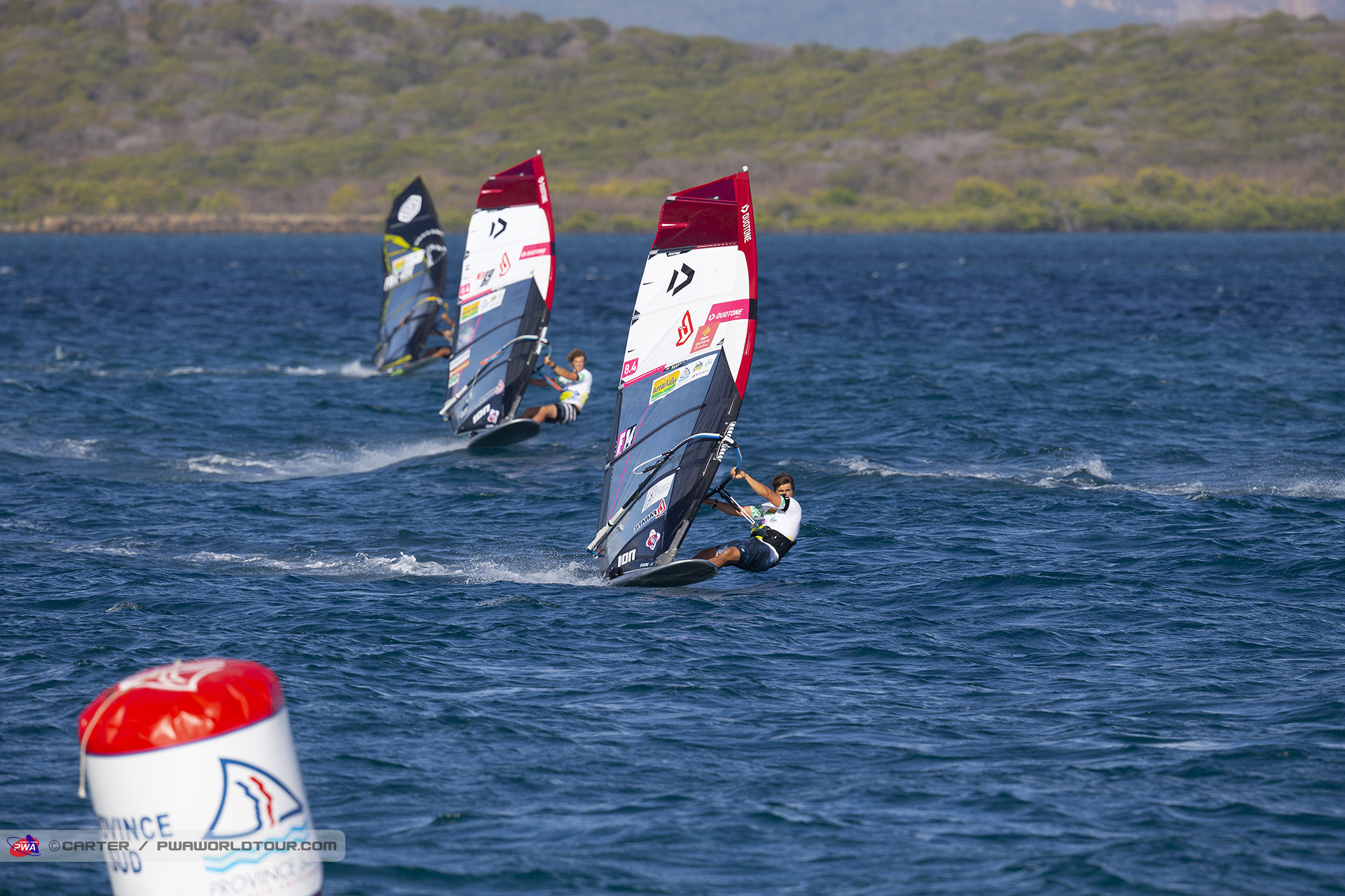 Mortefon leads