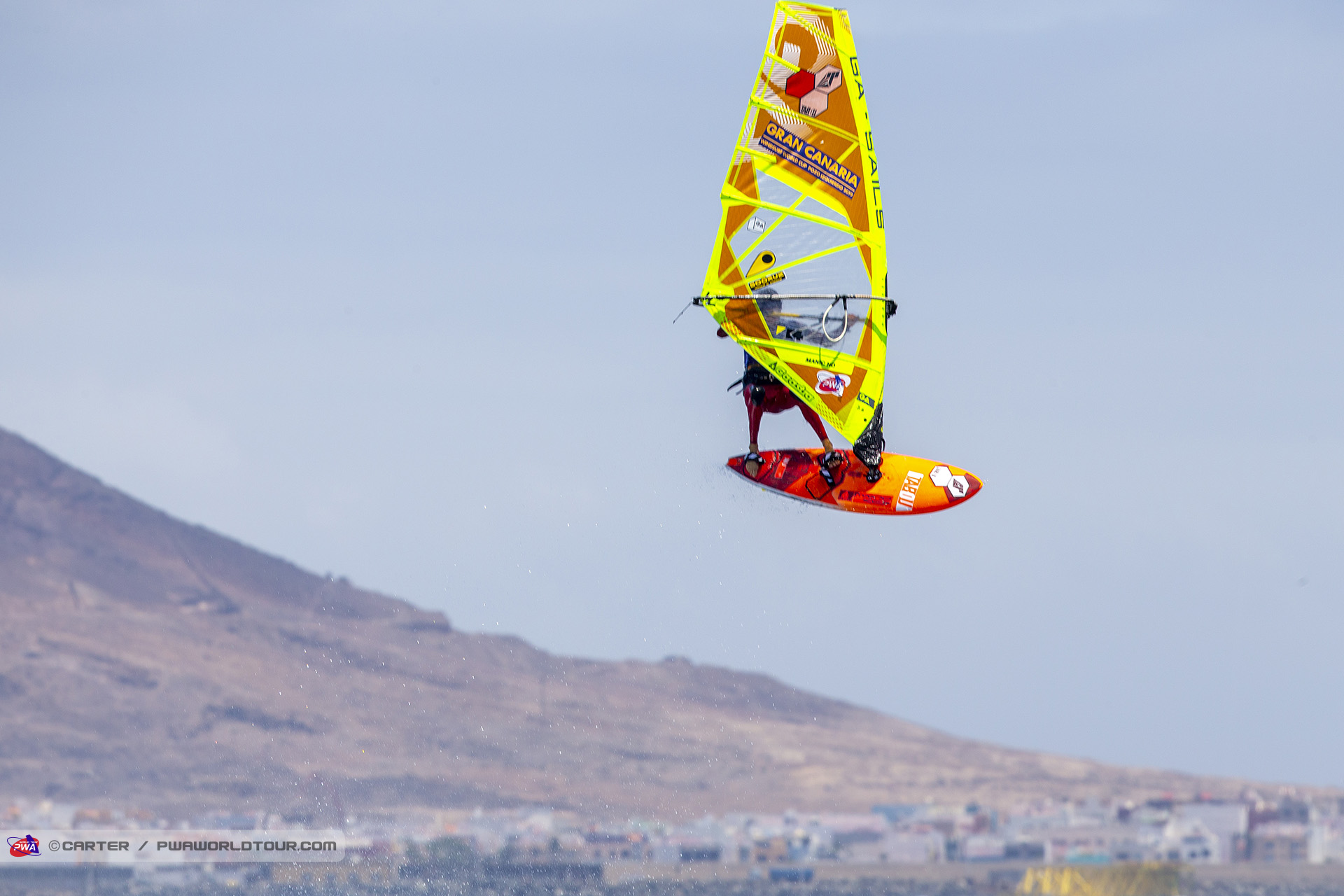 Traversa flying