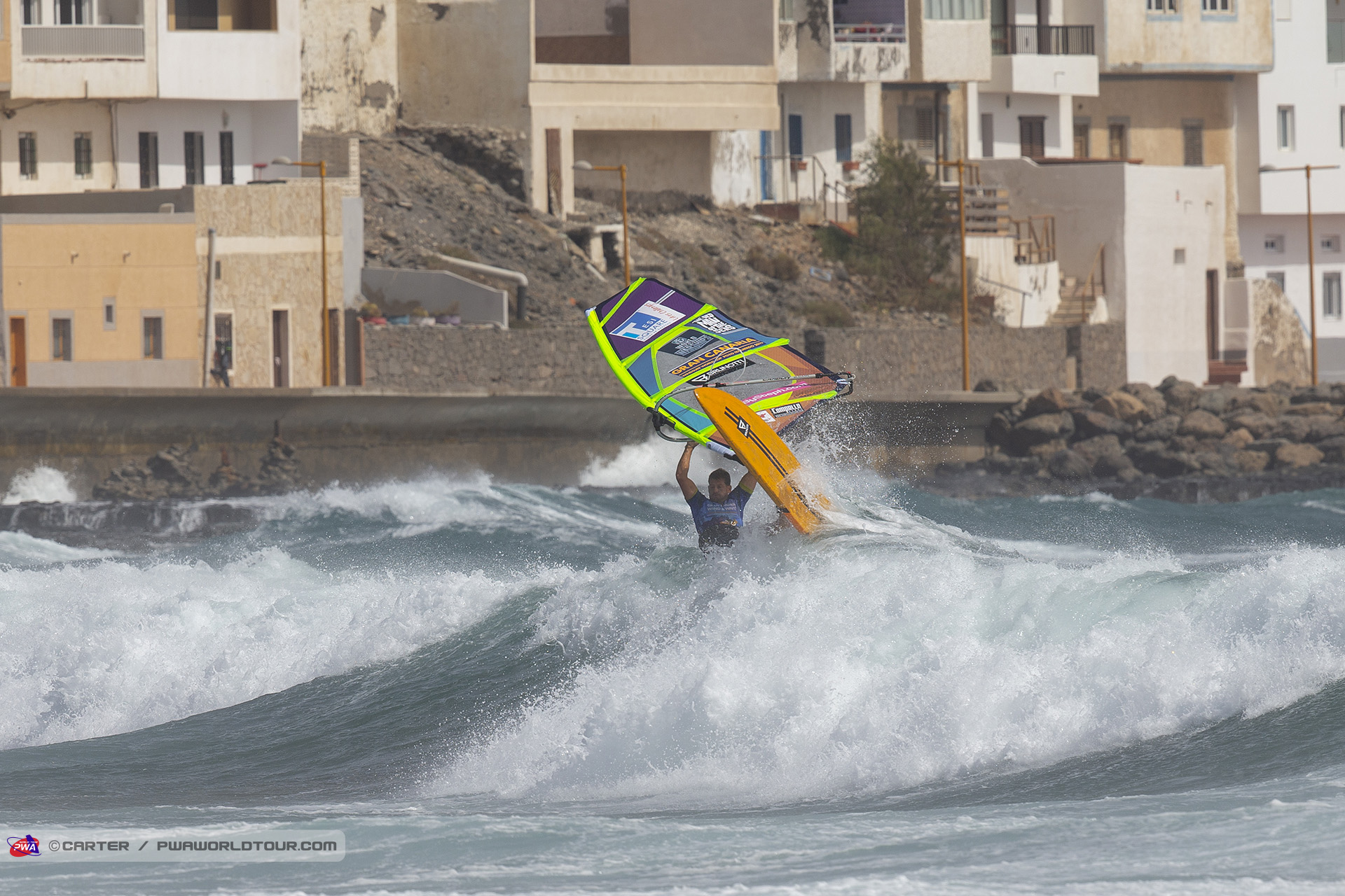 Ricardo off the lip