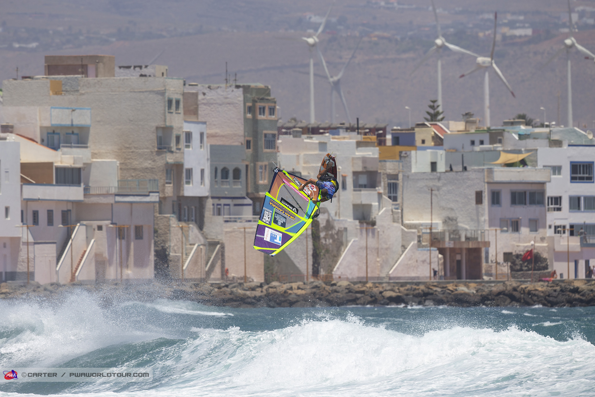 Ricardo Campello over POzo