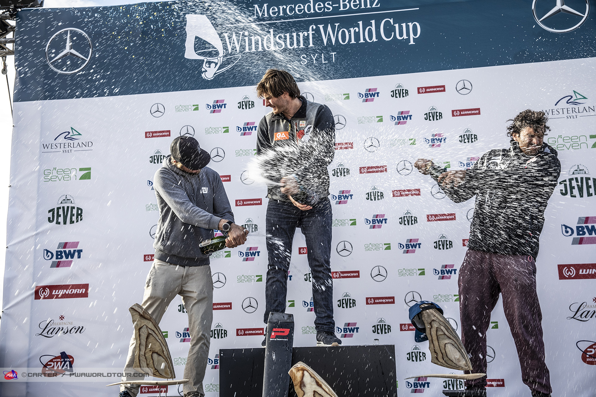 Foil champagne moment