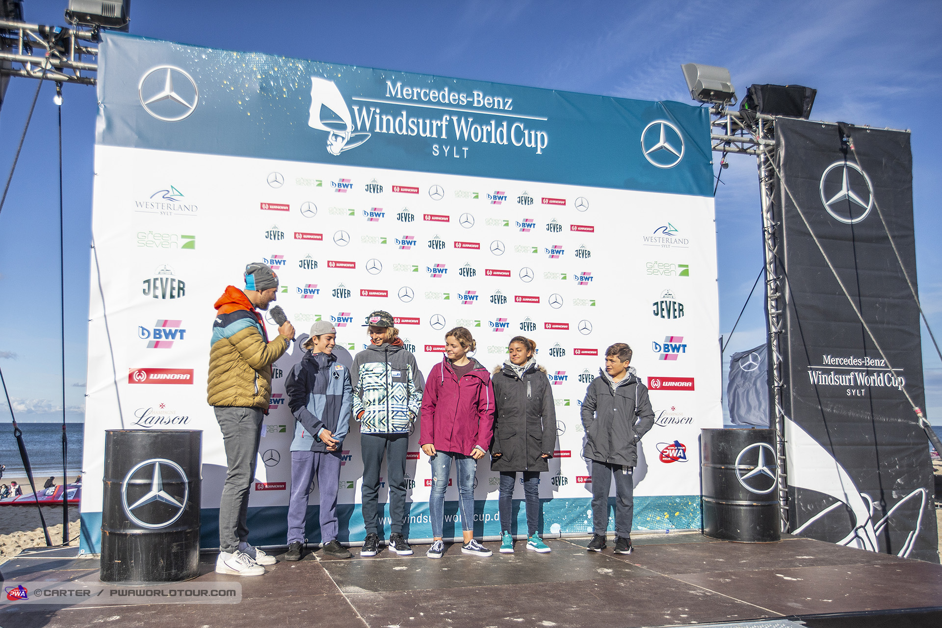 Junior sailors on the main stage