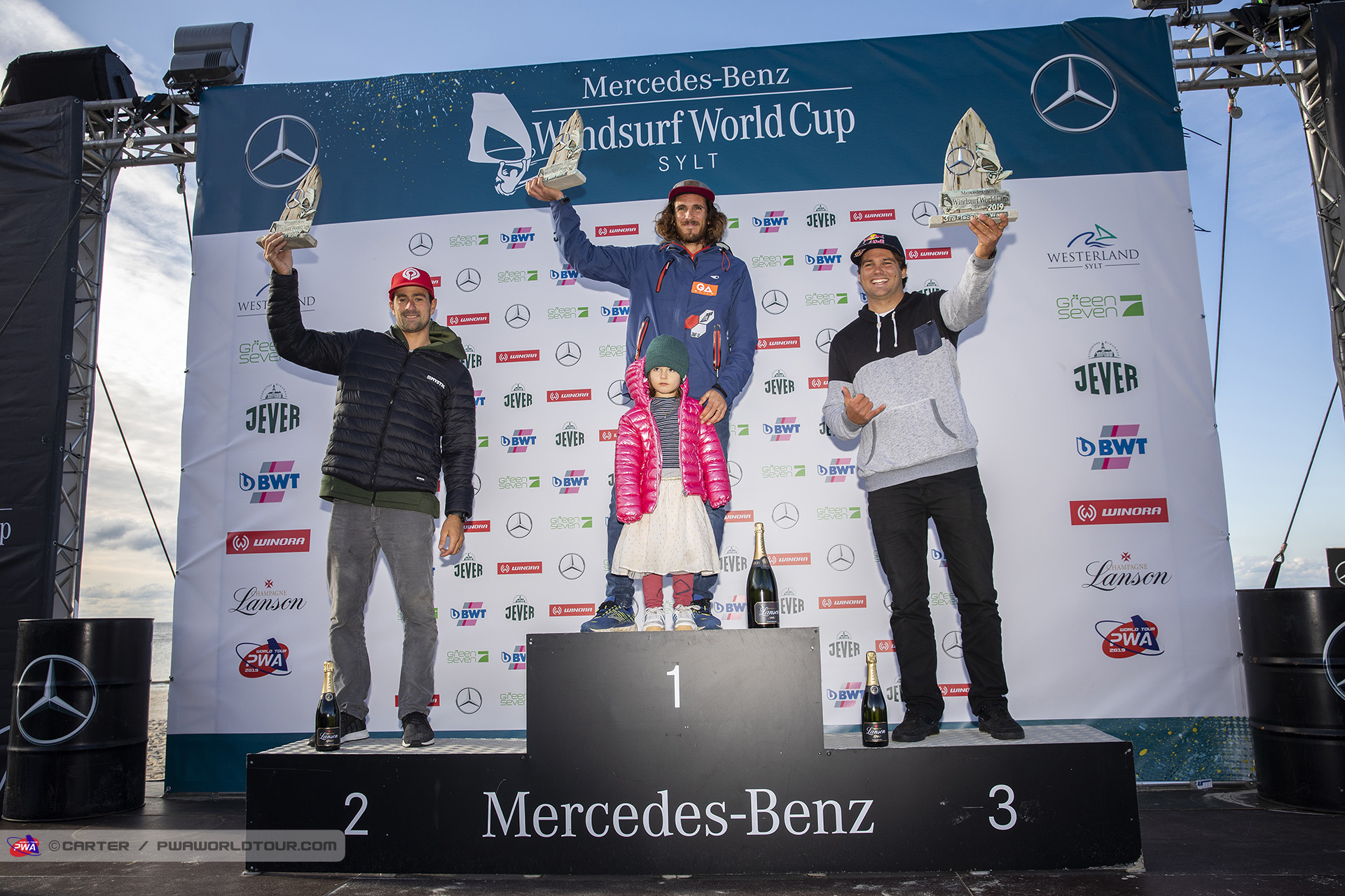 Thomas Traversa wins the waves