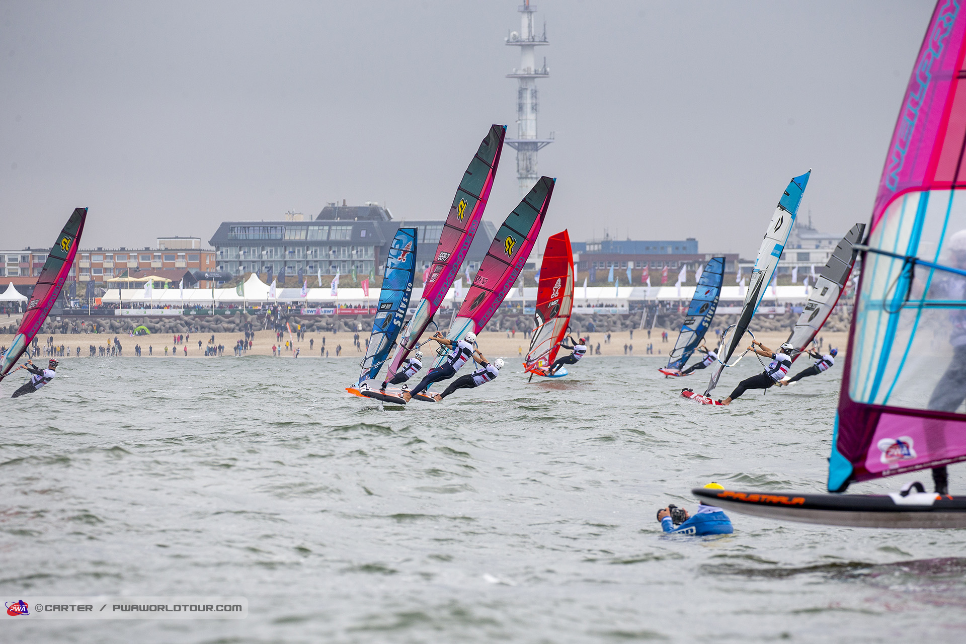 Foil race action
