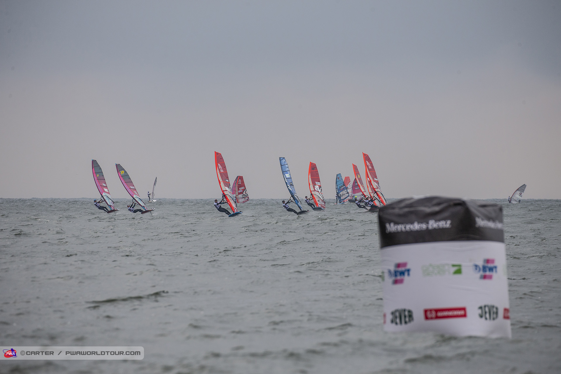 Foil slalom