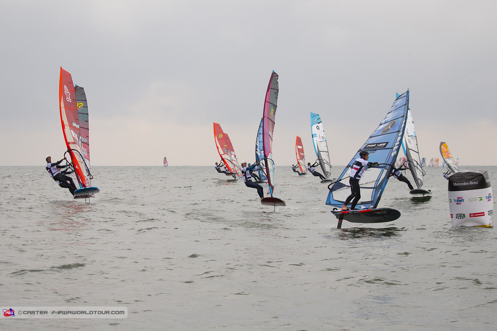 Foil slalom gybes