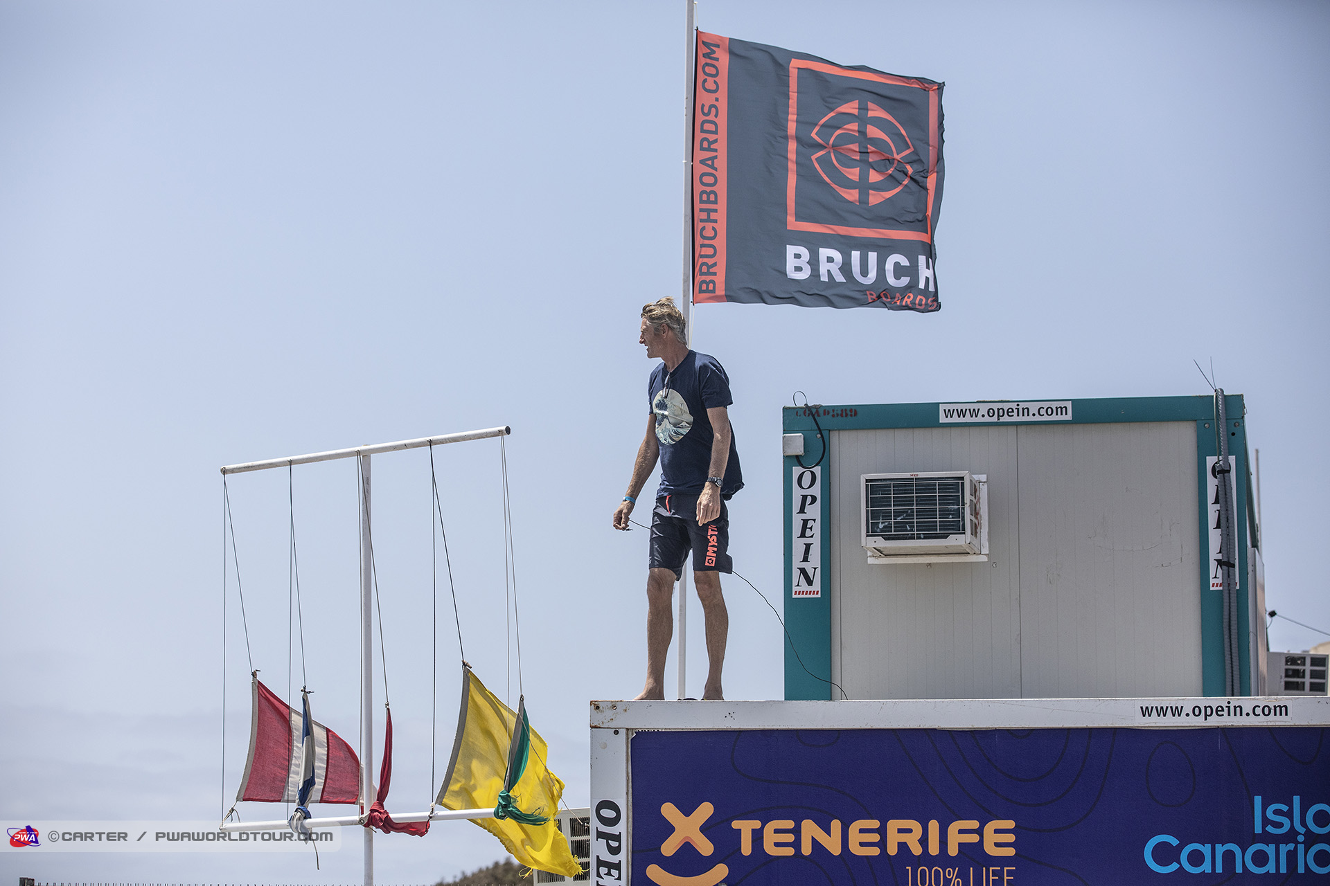 Head judge waiting for conditions